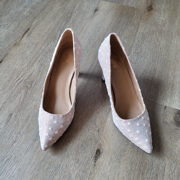Pink Embroidered Heart Pointy Toed Pumps Size 39 - Picture 1 of 8